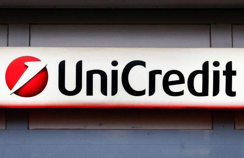 UniCredit to offer wealthy clients Blackstone's private equity fund