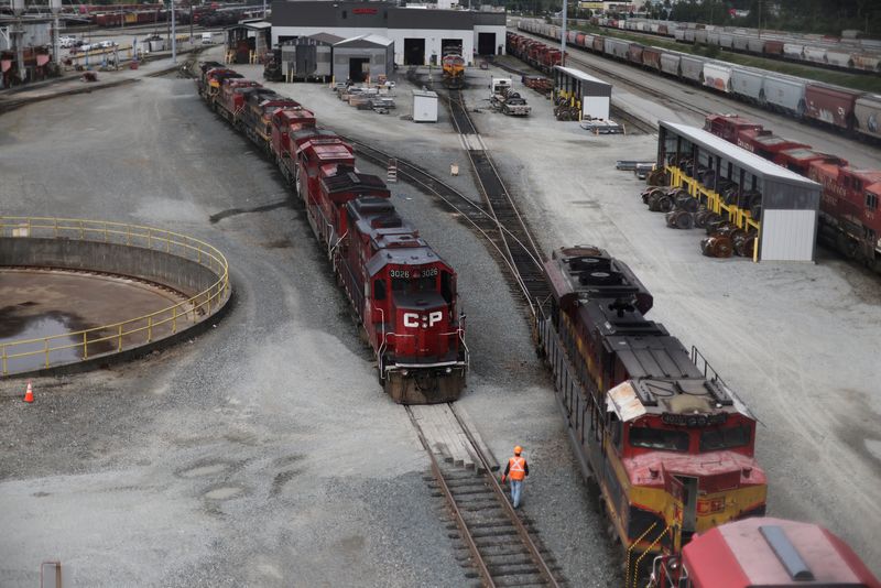 Unifor initiates negotiations with Canadian Pacific Kansas City