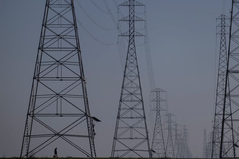 US offers California's PG&E record $15 billion loan to bolster power grid