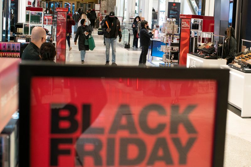 US consumers driving strong e-commerce holiday spending