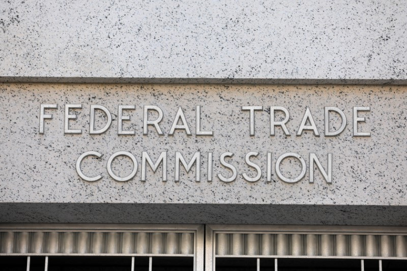 US FTC finalizes ban on companies buying and selling fake online reviews