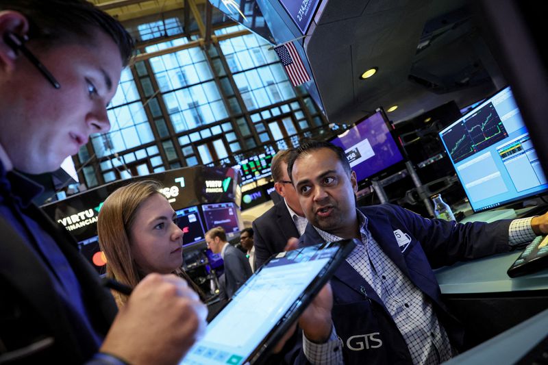 US stocks mixed after crucial August jobs report