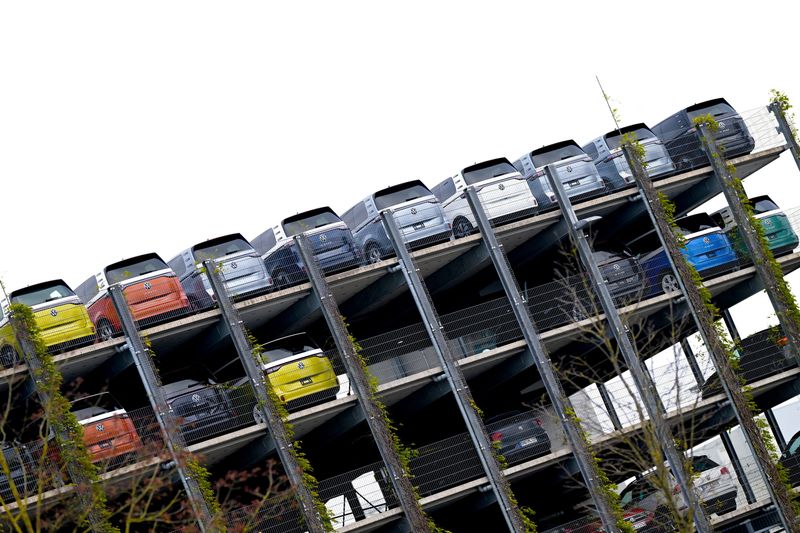 Gulf over VW German plant closures remains in marathon talks with union